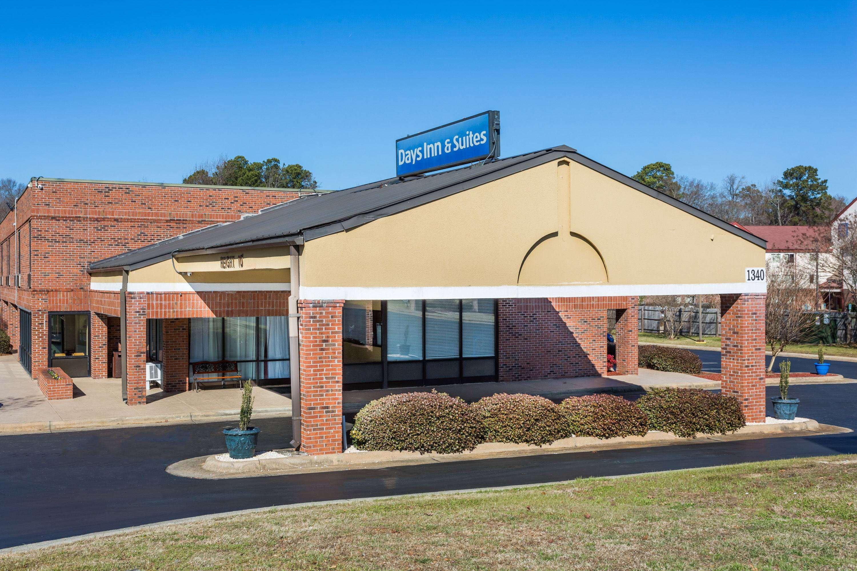 Days Inn & Suites By Wyndham Rocky Mount Golden East Eksteriør billede