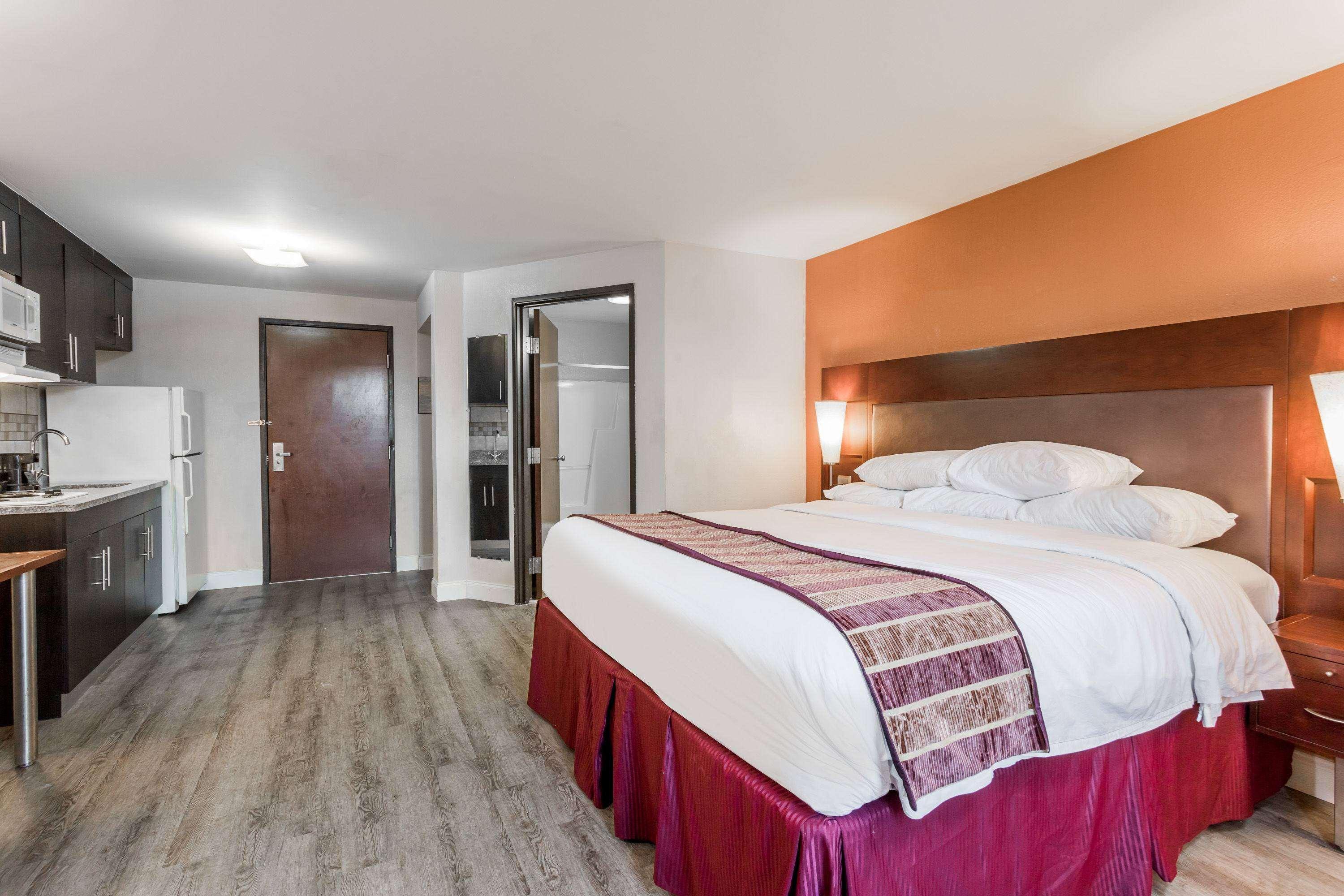 Days Inn & Suites By Wyndham Rocky Mount Golden East Eksteriør billede