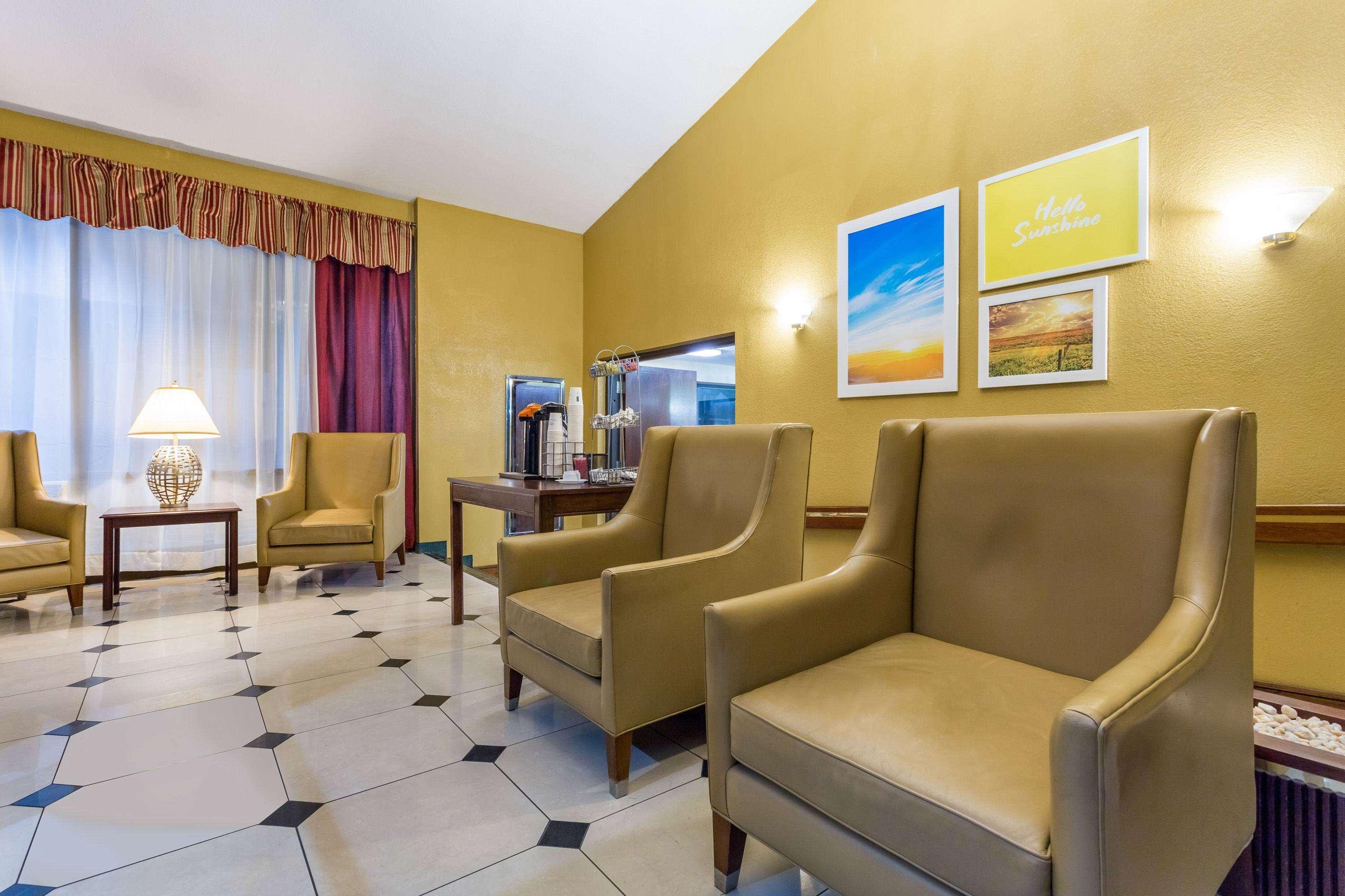 Days Inn & Suites By Wyndham Rocky Mount Golden East Eksteriør billede