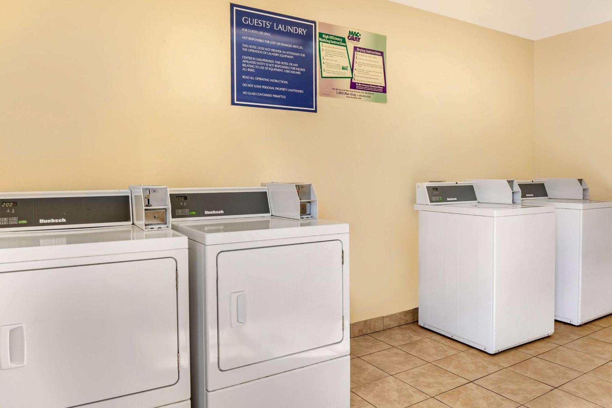 Days Inn & Suites By Wyndham Rocky Mount Golden East Eksteriør billede