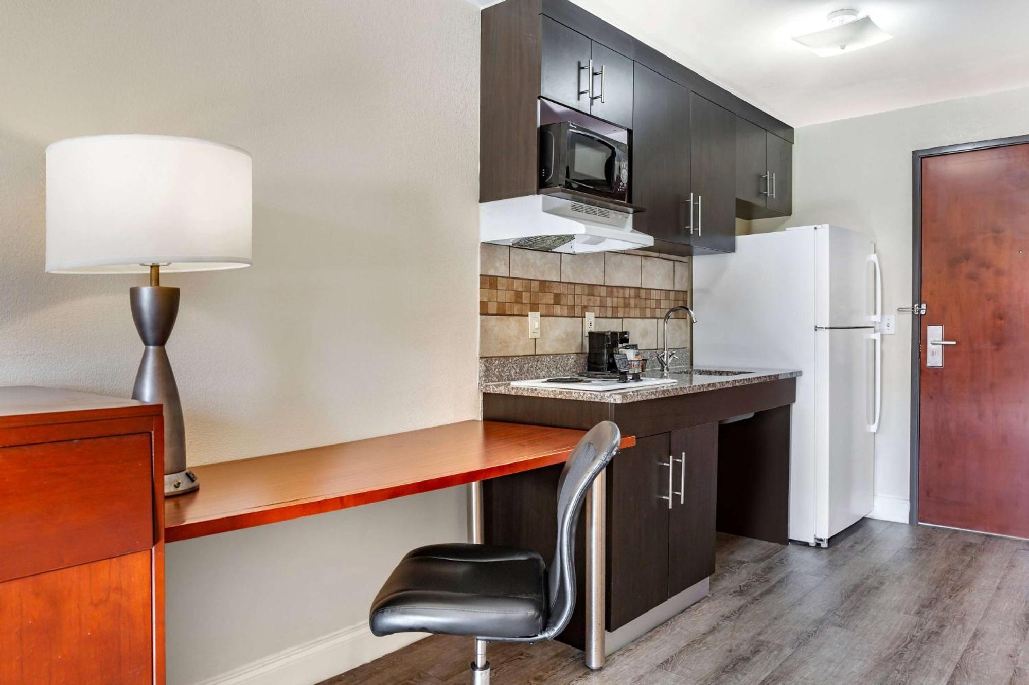 Days Inn & Suites By Wyndham Rocky Mount Golden East Eksteriør billede