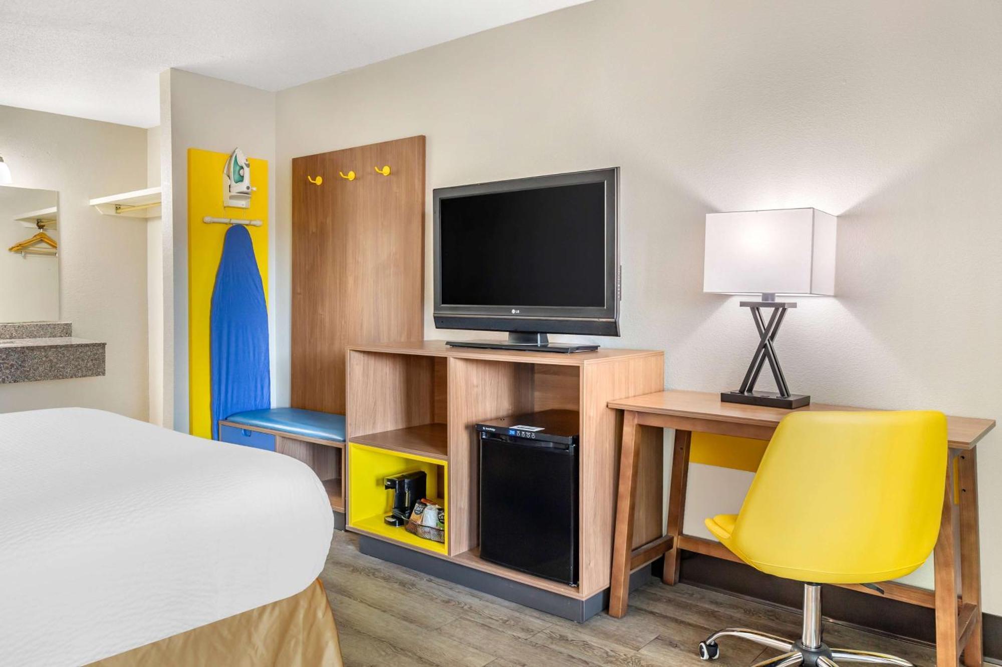 Days Inn & Suites By Wyndham Rocky Mount Golden East Eksteriør billede