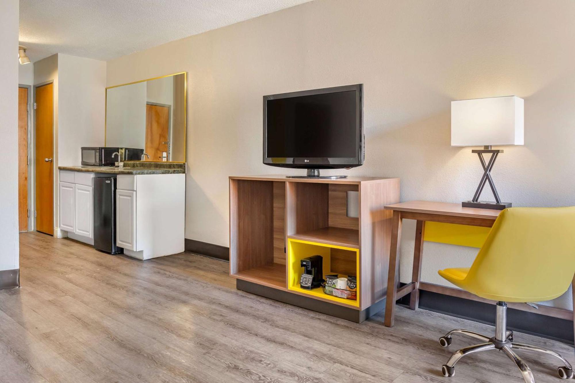 Days Inn & Suites By Wyndham Rocky Mount Golden East Eksteriør billede