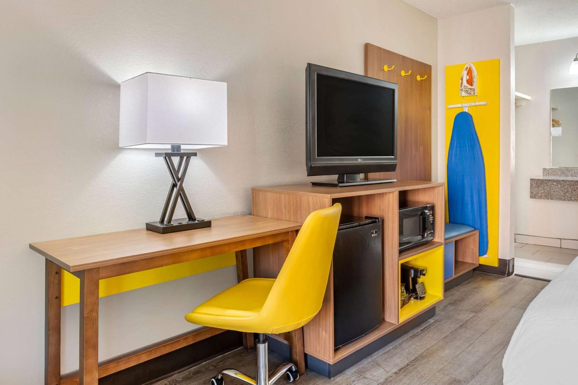 Days Inn & Suites By Wyndham Rocky Mount Golden East Eksteriør billede