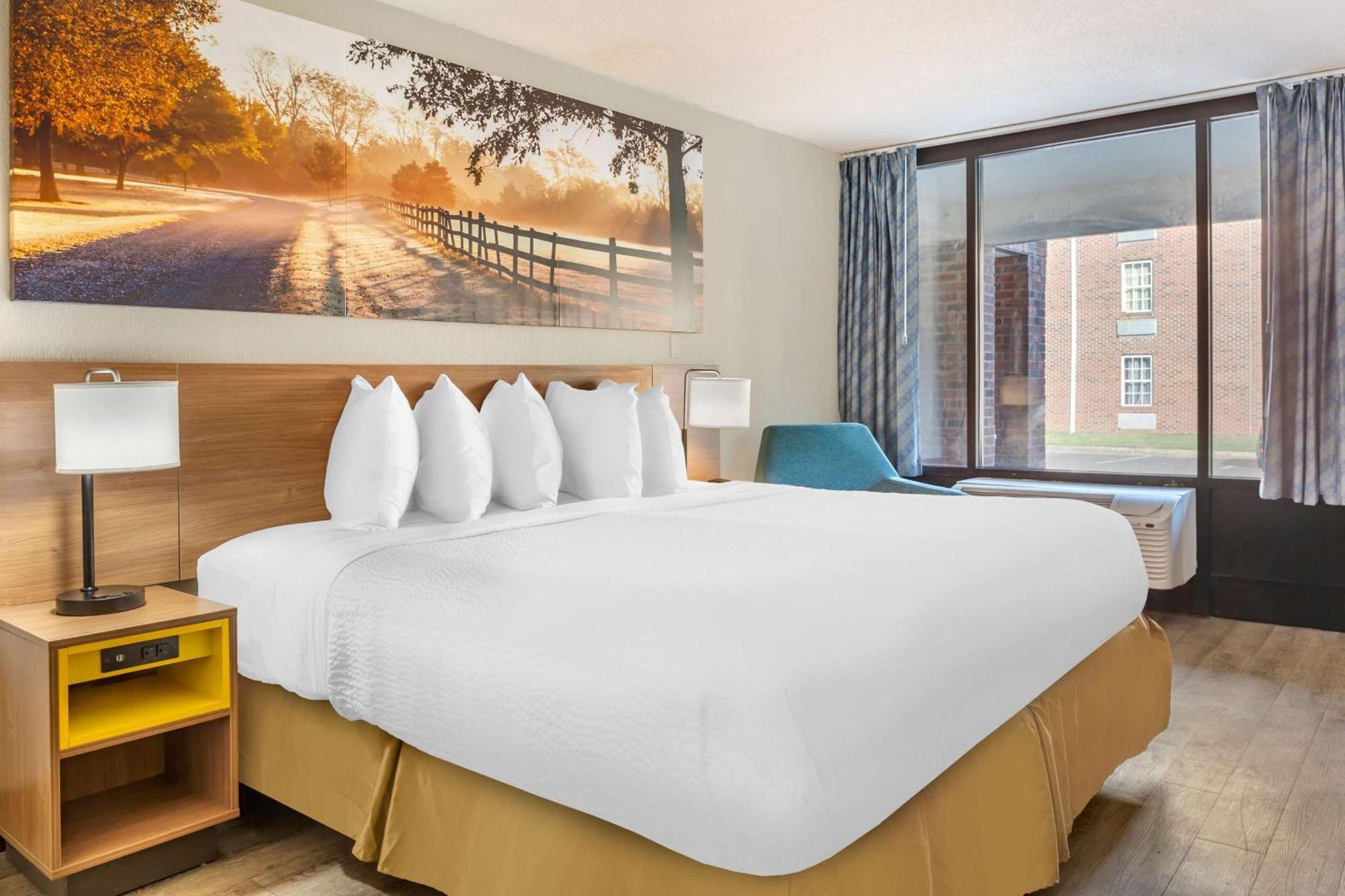Days Inn & Suites By Wyndham Rocky Mount Golden East Eksteriør billede