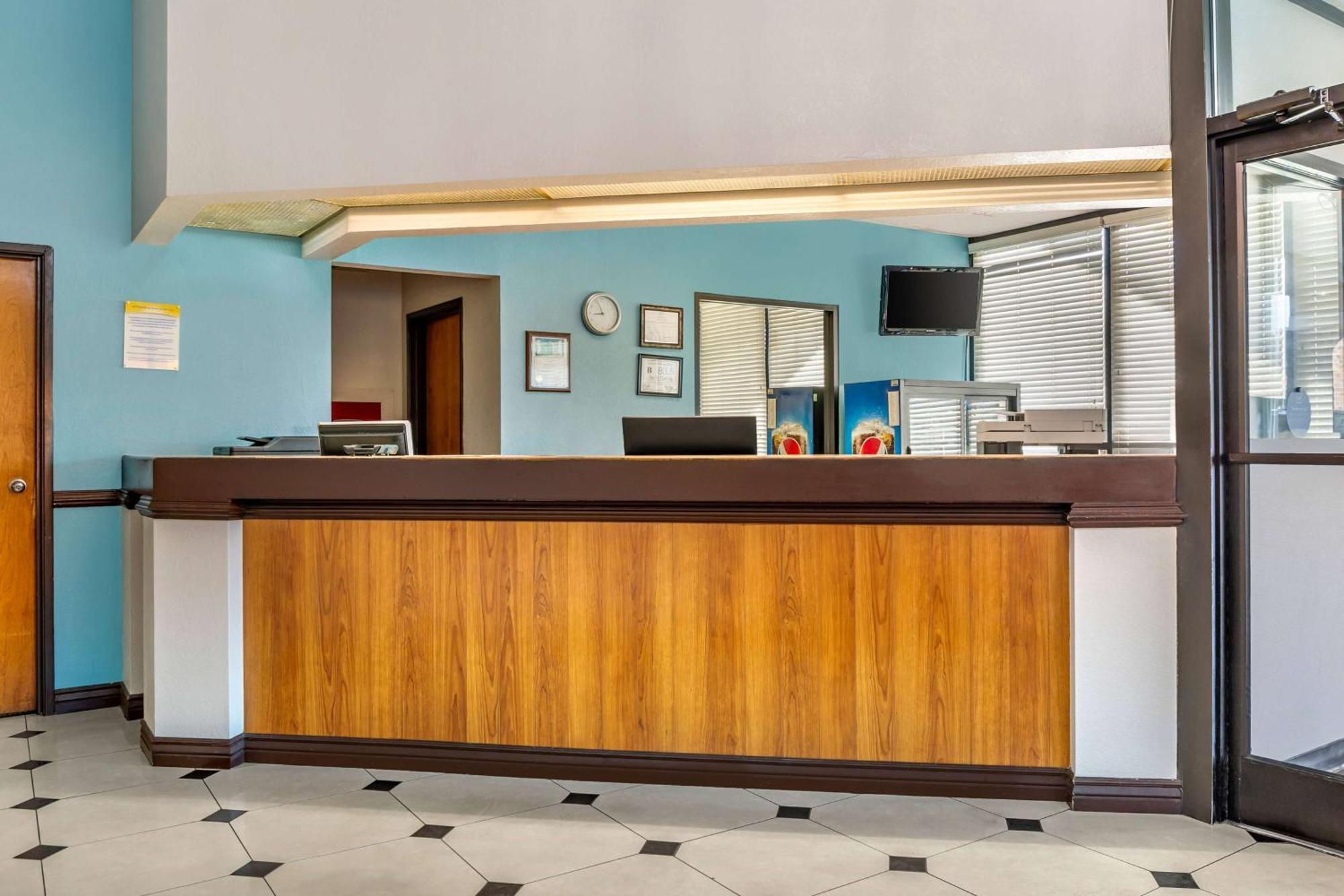 Days Inn & Suites By Wyndham Rocky Mount Golden East Eksteriør billede