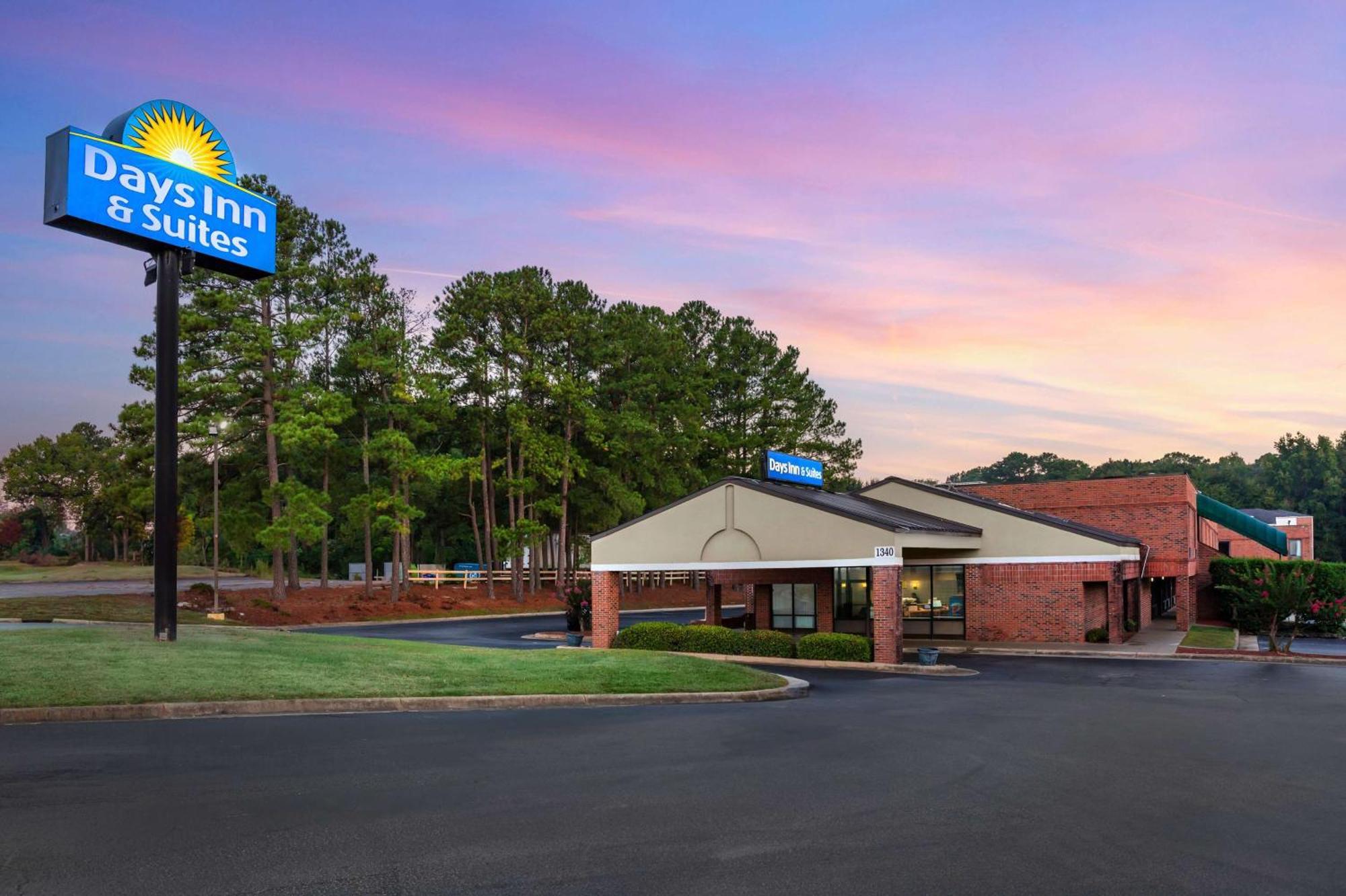 Days Inn & Suites By Wyndham Rocky Mount Golden East Eksteriør billede