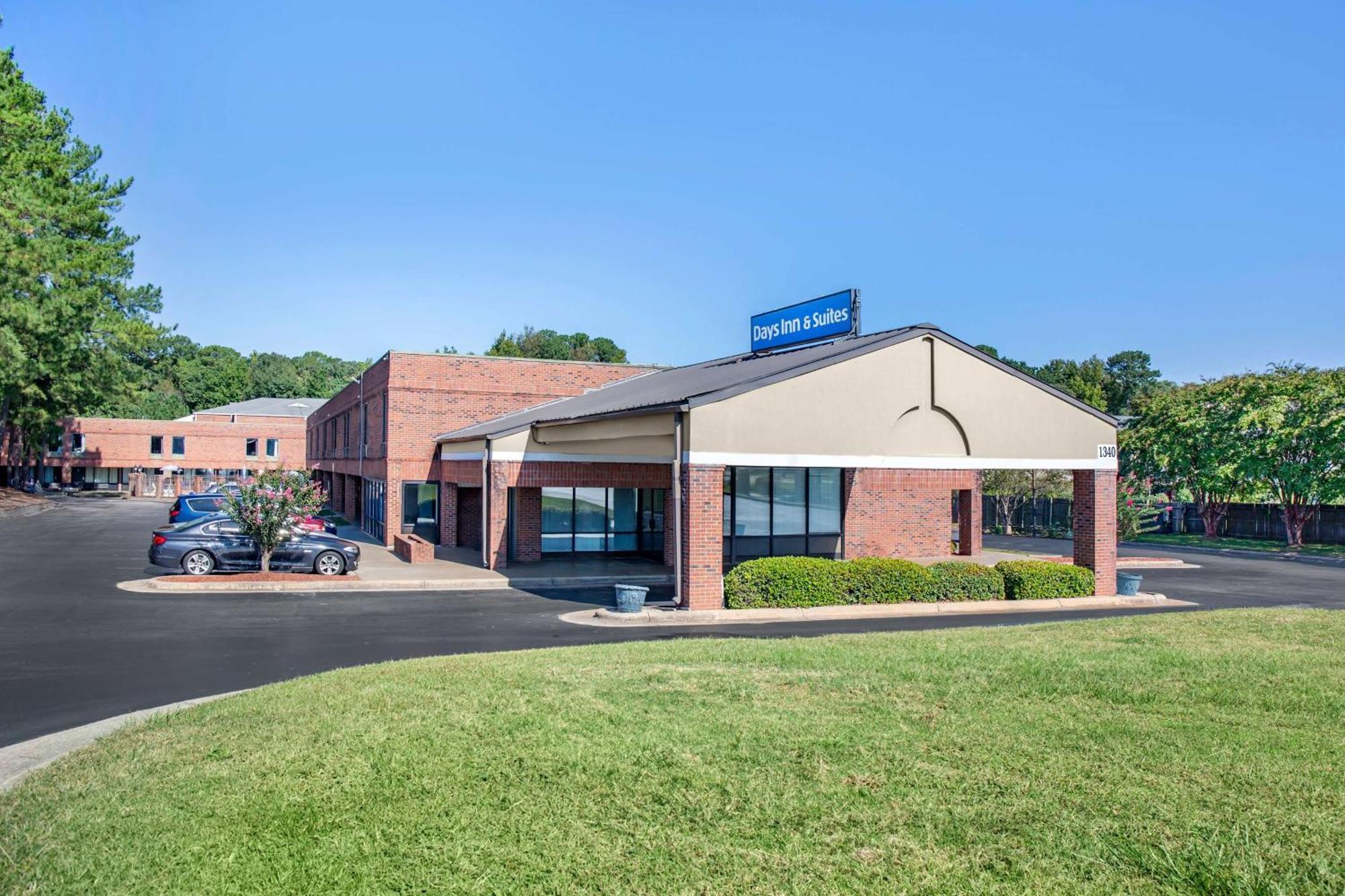 Days Inn & Suites By Wyndham Rocky Mount Golden East Eksteriør billede