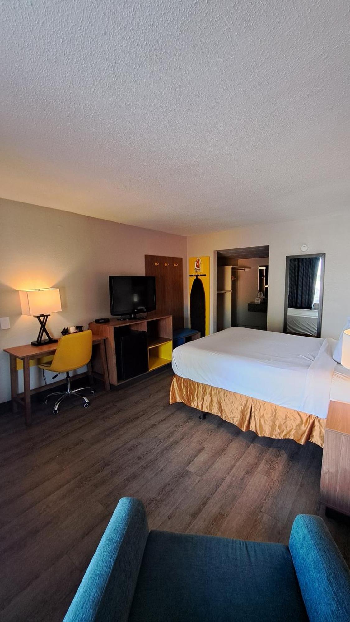 Days Inn & Suites By Wyndham Rocky Mount Golden East Eksteriør billede