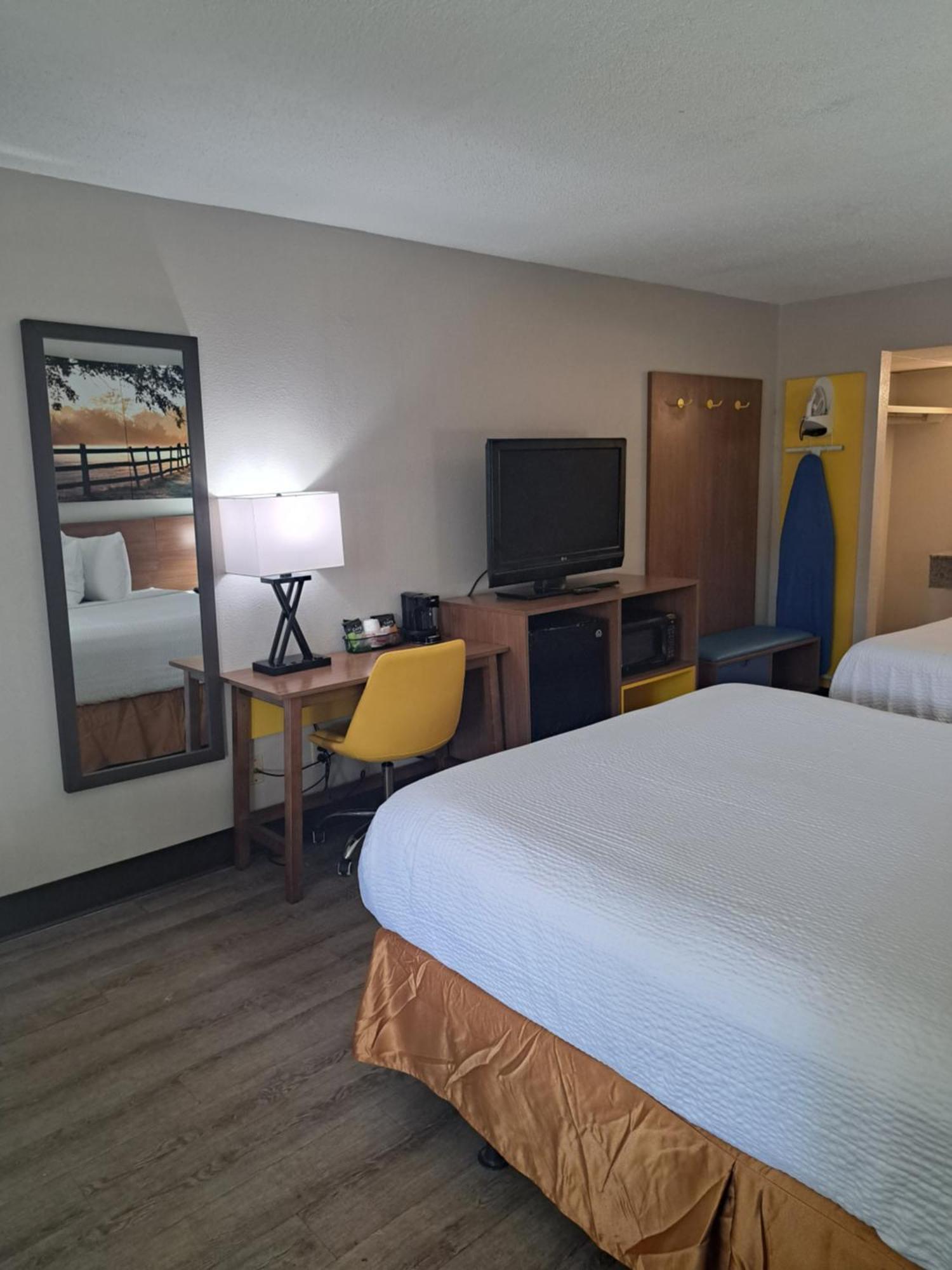 Days Inn & Suites By Wyndham Rocky Mount Golden East Eksteriør billede